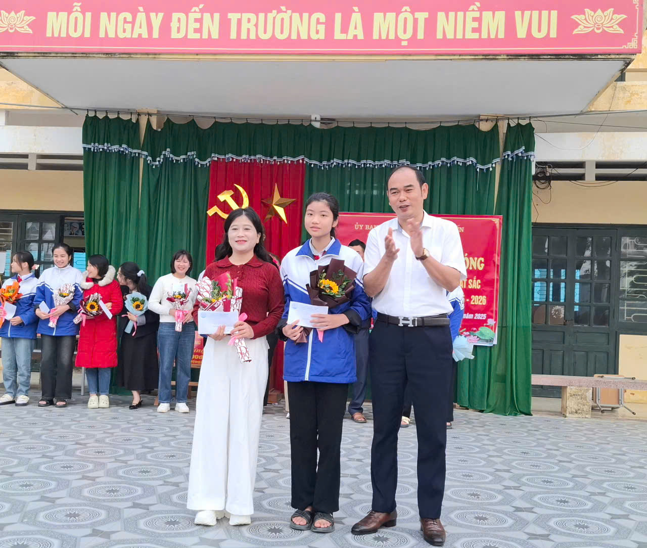 Anh-tin-bai